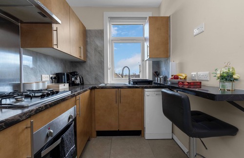 Prestonfield Apartment | Clean and cozy room in Edinburgh