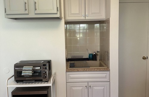 Atlantic Beach Apartment | Clean and cute 1b/1b, kitchenette, w/d, private fenced in yard, 1 block to beach