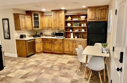 Orchard South House | Clean and pretty 1-bedroom basement with AC, WiFi in ideal location in Orem