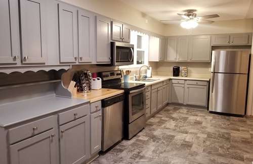 Fayetteville House | Clean and spacious house in downtown Fayetteville