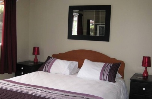 Waimangaroa Apartment | Clean and tidy unit at base of scenic Denniston