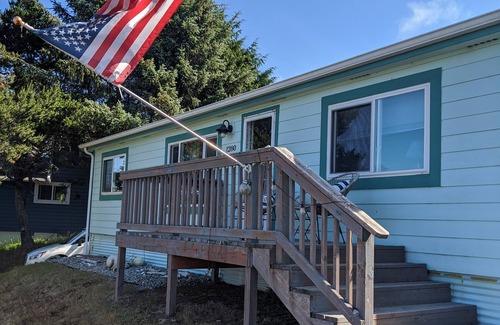 Grayland Cottage | CLEAN Beach Cottage + Beach Path!
