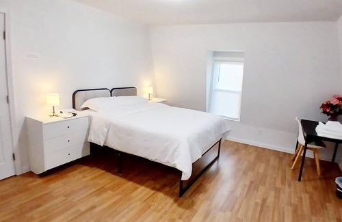 New London Apartment | Clean bedroom, with a Queen bed- Exclusive bathroom-Self check in