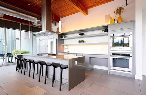 Wilburton Apartment | Clean Bellevue 1BR w/Lounge, Rooftop & Gym, nr Shops, by Blueground