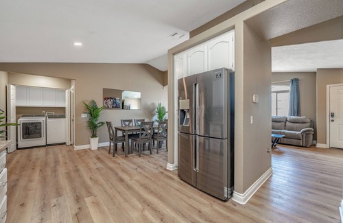 Victorville House | CLEAN & COMFORTABLE 3BDS /2 BTHS HOME. CENTRALLY LOCATED NEAR ALL CONVENIENCES.