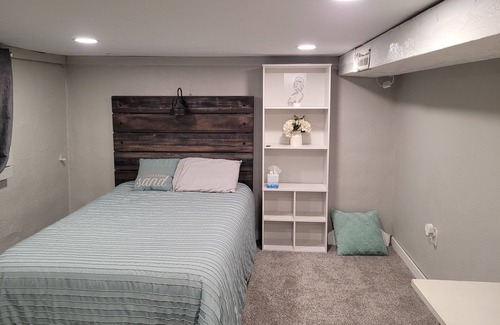 Clarkston House | Clean, comfortable space in a very convenient area of downtown Clarkston.