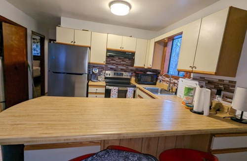 Tobyhanna Ski Chalet | Clean, comfy & quiet Poconos Chalet