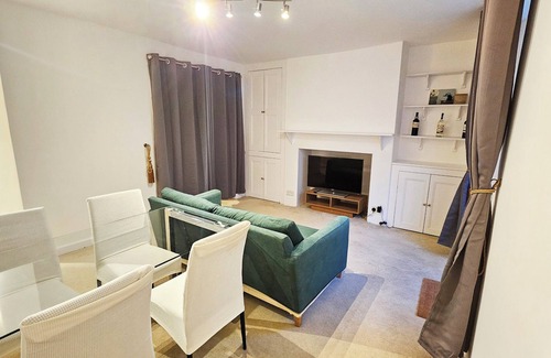 Churchill Apartment | Clean & Cosy Studio in Very Central London | 10-min walk to Victoria Station