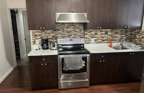 Calgary Apartment | Clean & cozy 2 BR suite! 10 mins to Airport