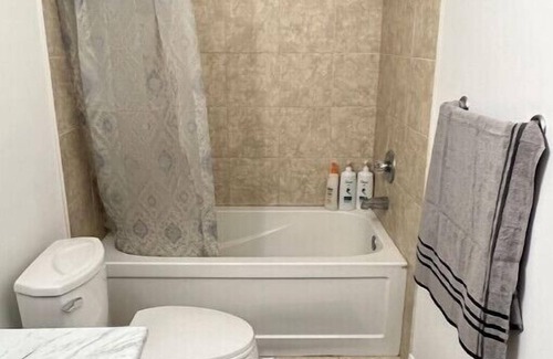 Calgary Apartment | Clean & cozy 2 BR suite! 10 mins to Airport