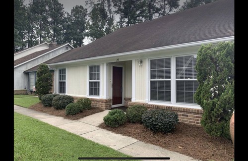Greenville House | Clean, cozy and updated single story townhouse in a great location!