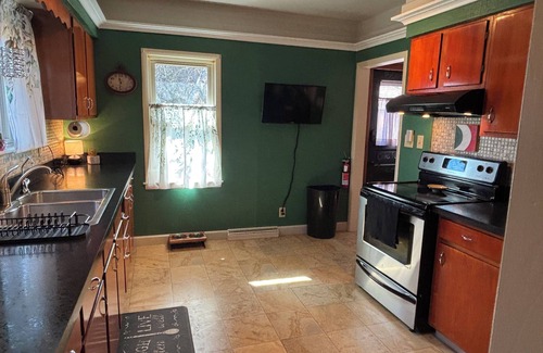 Kenosha House | Clean, cozy, convenient 2-bed with AC, WiFi, sauna 3 blocks from Lake Michigan