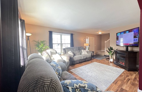 Wausau House | "Clean & Cozy Home"- 7 min from Granite Peak Ski Area, Rib Mountain!