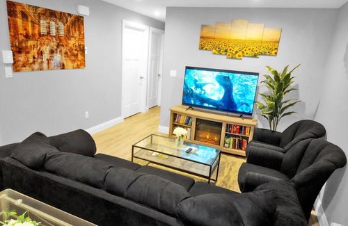 Saskatoon House | Clean, Cozy Pocket Friendly 2BR + A/C + Workspace + Ethernet & WiFi