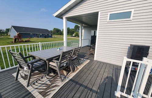 Butte Des Morts House | Clean, family friendly rental in a safe neighborhood!