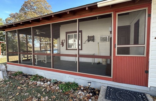 Gamaliel Cabin | Clean, family/pet friendly AR Ozark Mountain/Norfork Lake Front Cabin