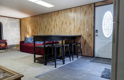 Pocatello House | Clean, Fresh, Sleeps 8, big screens TVs, WiFi in enjoyable Pocatello