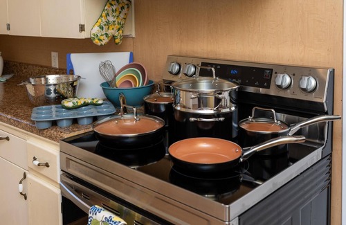 Over Place Area House | Clean & Happy beachvibes! Great yard & Firepit out back! Some pets welcome!