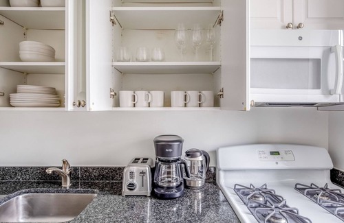 Tudor City Apartment | Clean Kips Bay 2BR w/Gym & Doorman, nr Comedy & Theater, by Blueground