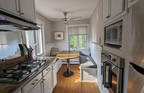 Kenyon House | Clean, light filled 4br house on Greenhill pond