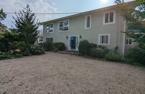 Kenyon House | Clean, light filled 4br house on Greenhill pond