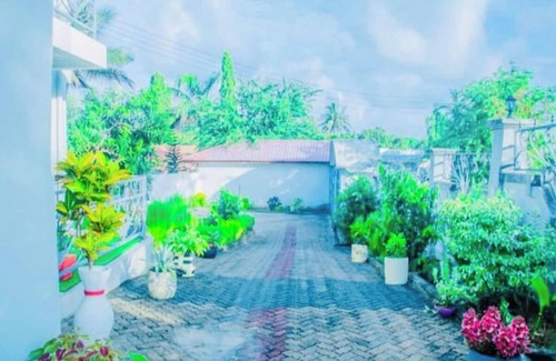 Dar es Salaam House | Clean Luxury Home with 3 bedrooms and free parking