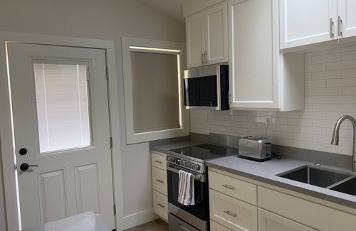 Healdsburg Apartment | Clean, Modern 1 Bedroom Apt Built in 2019 - Walking distance to HBG Plaza