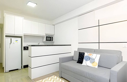 Matriz Apartment | Clean modern studio with air at Lifespace Curitiba