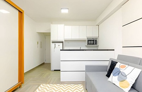 Matriz Apartment | Clean modern studio with air at Lifespace Curitiba