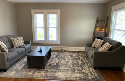 La Crosse House | Clean Modern Victorian Stay