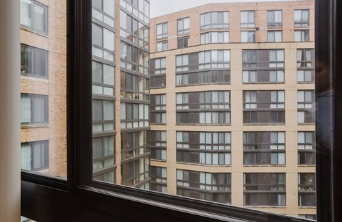 Mount Vernon Triangle Apartment | Clean Mount Vernon 1BR w/Pool & Gym, near Metro & Arena, by Blueground