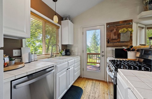 Tuolumne Cabin | Clean Mountain Cabin- Yosemite, Dodge Ridge, Pinecrest Lake