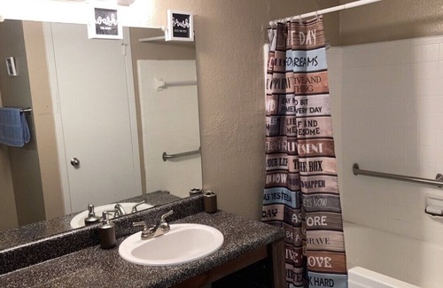 Dallas Apartment | Clean, Private & Comfortable 1 Bedroom 1 Bath Apt