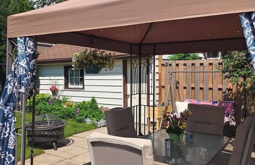 St. Catharines Apartment | Clean, Private Room with Private Entrance - close to amenities, on bus routen