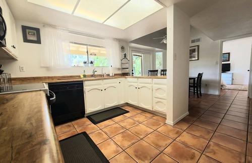 Chandler House | CLEAN, QUIET, PRIVATE 3BR, 3 bath, Loft, private pool