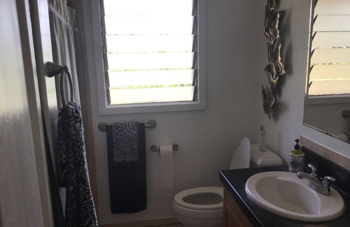 Haleiwa Bed & Breakfast | Clean single room across the street from the beach. 5 min walk to Historic town