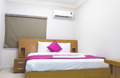 Somolu Apartment | Clean Single Room in Lagos Suitable for Getaway and Remote Work