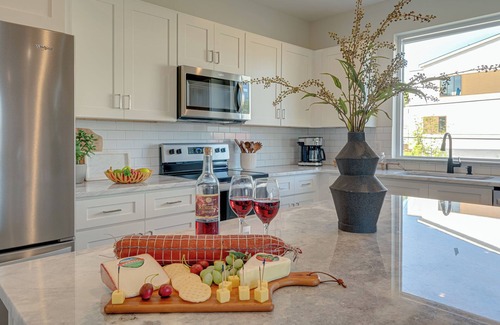Whitebridge House | Clean Slate 5631- Sleeps 8