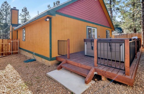 Sugarloaf Ski Chalet | Clean Slate by Big Bear Vacations | Hot Tub | Pets Welcome | Fenced | Minutes To Activities
