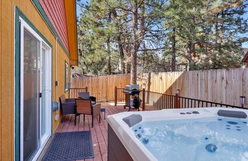 Sugarloaf Ski Chalet | Clean Slate by Big Bear Vacations | Hot Tub | Pets Welcome | Fenced | Minutes To Activities