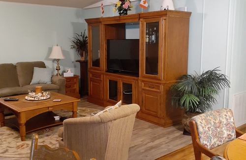 Largo House | Clean spacious 2BR mobile home in great senior community in Largo Florida
