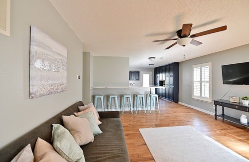 Wayne House | Clean Spacious Home | 3 Bedrooms | Close to Airport