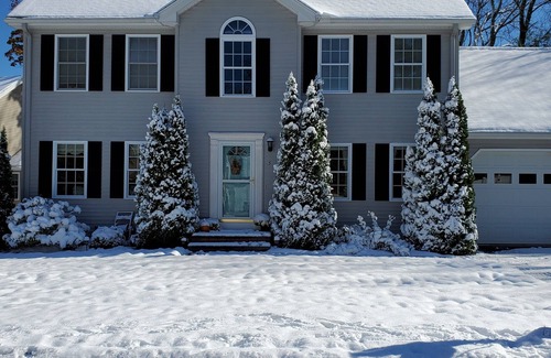 Leominster House | Clean, spacious house in quiet area close to highway access