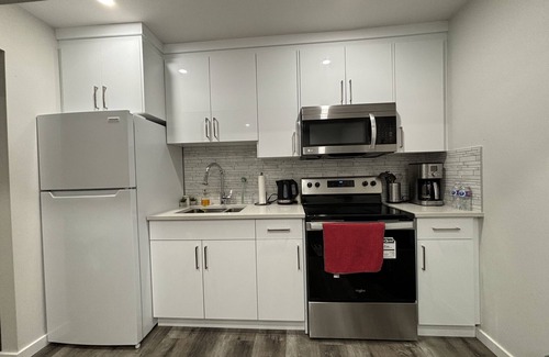 Leduc County House | Clean Stylish Cozy Suite with 2 Beds and Fast Wifi - 14mins to YEG