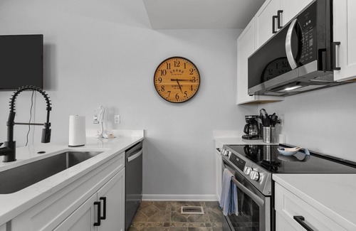 Surf City House | Clean & Updated! Steps from the Beach. Dogs Welcome. Grill & Beach Gear