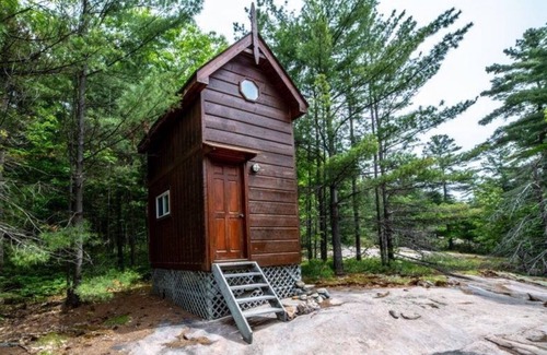 Carling Cabin | Clean water, smooth granite and towering pines!
