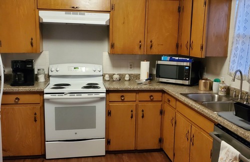Amarillo House | Clean West Texas home,safe,cozy. 3 bed,2 bath.Fam & pet friendly. 17mi PaloDuro