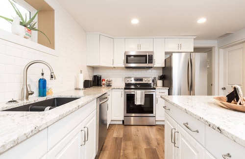 Lethbridge House | Clean westside basement suite, 5 minutes from U of L! Easy highway access!