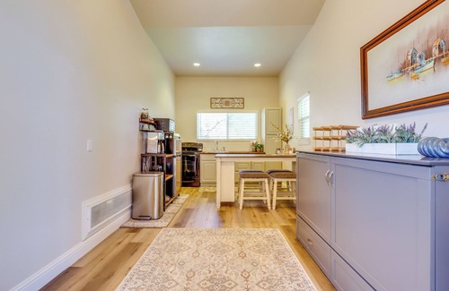 Clear Lake Apartment | Clear Lake Getaway w/Dock Access & Shared Yard!