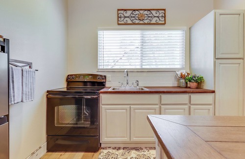 Clear Lake Apartment | Clear Lake Getaway w/Dock Access & Shared Yard!